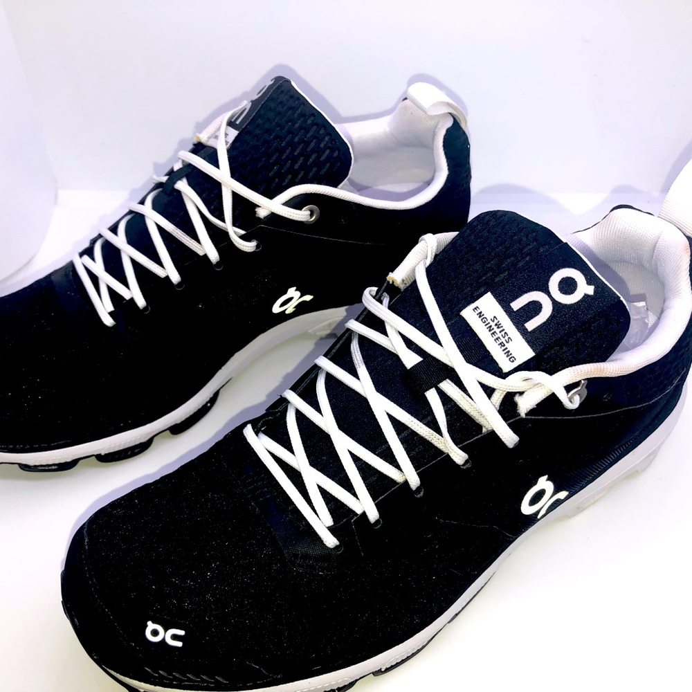 Blue Cloud Woman’s Comfort Tennis Shoe Size 9.5.  Nurse, Waitress Foot Relief